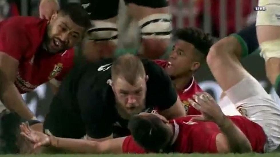 FOOTAGE: Watch how the All Blacks mercilessly targeted Conor Murray
