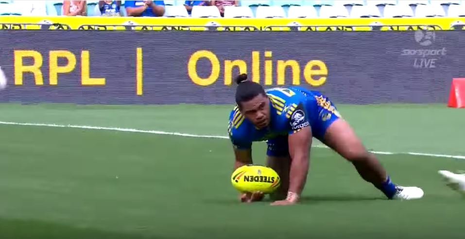WATCH: Player ACTUALLY breaks someone's ankles with a sidestep