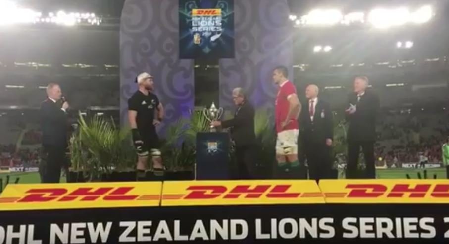 Sam Warburton lets Kieran Read lift whatever the Lions trophy is called