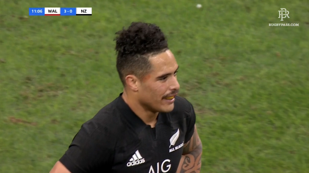 WATCH: Aaron Smith gets his comeuppance in spectacular fashion