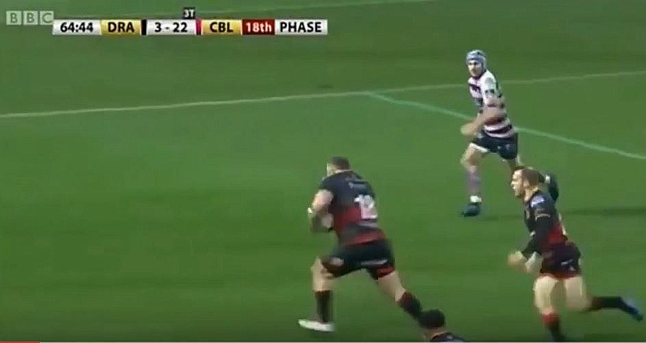 Dragons prop greedily refuses to pass to scrumhalf - dummies instead
