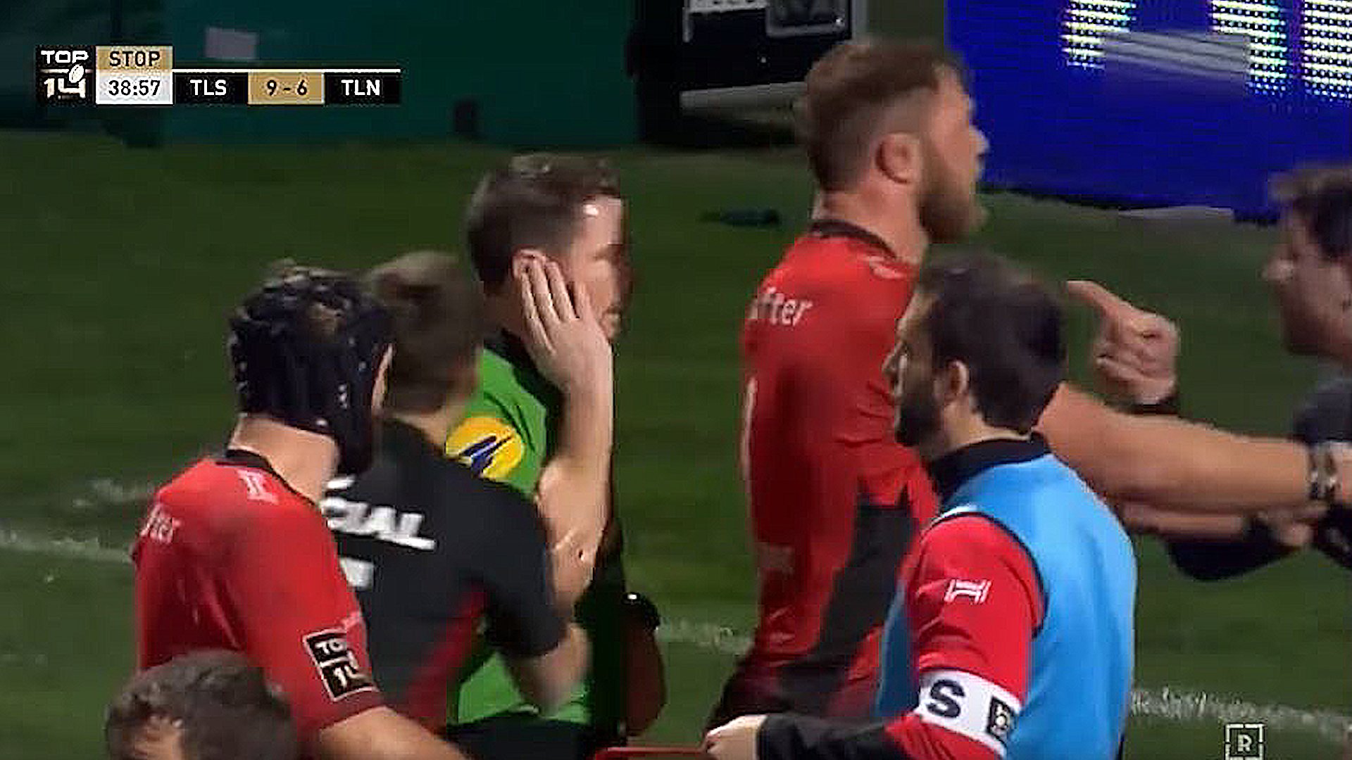 WATCH: Toulouse blatantly 'cheat' the ref for an attempted try against Toulon