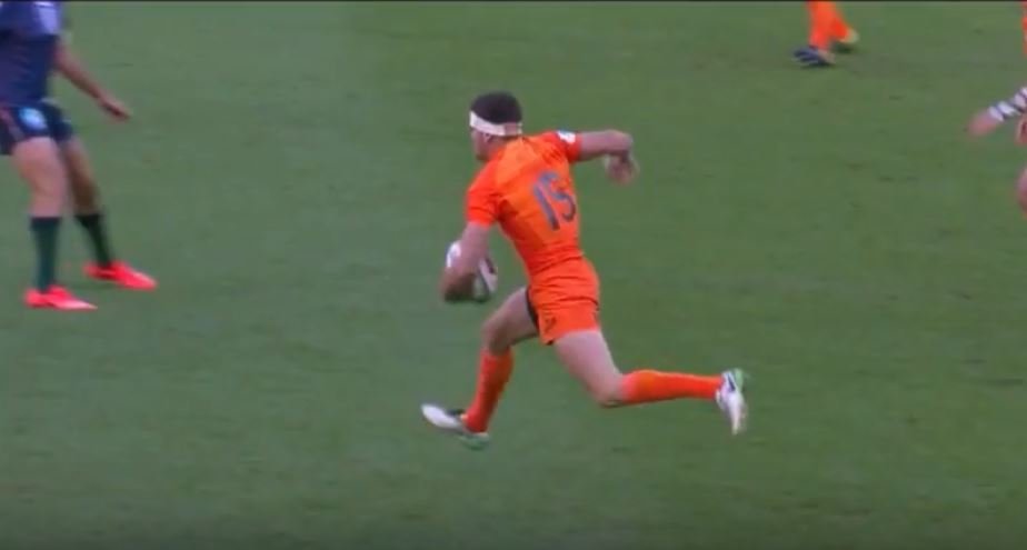 BRUTALITY: Super Rugby player SMASHES his own face off with Kamikaze tackle