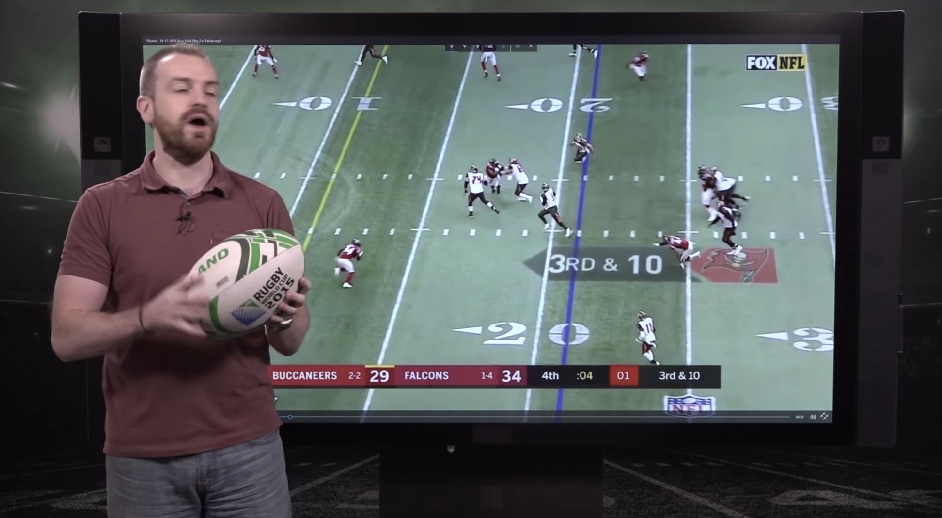 WATCH: American Football team almost score a sublime try by implementing rugby into their play