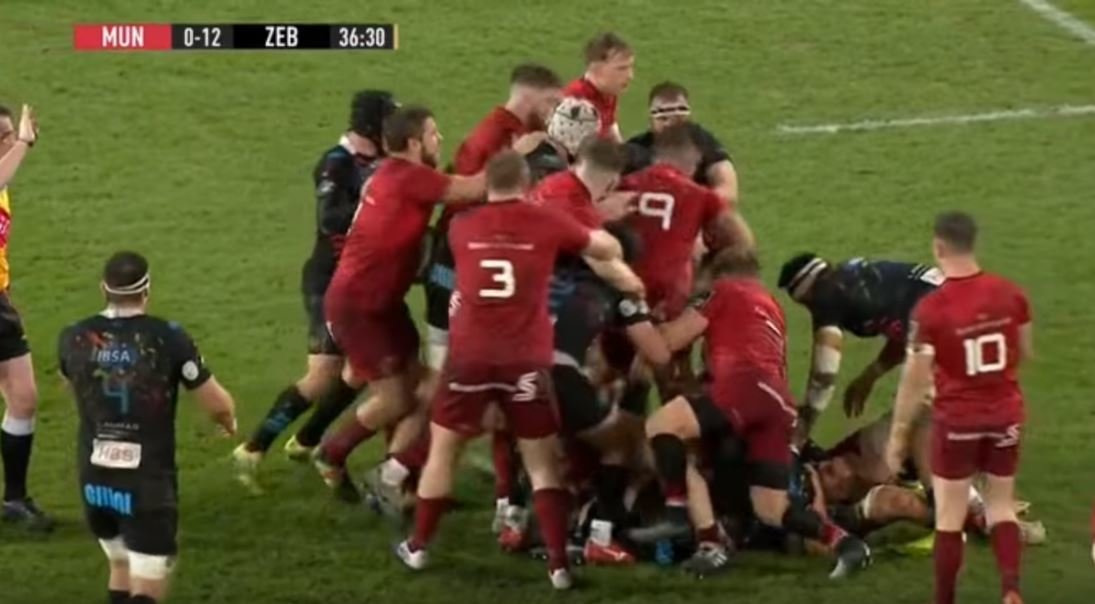 FOOTAGE: An All Black loses control and the referee destroys him with assertiveness