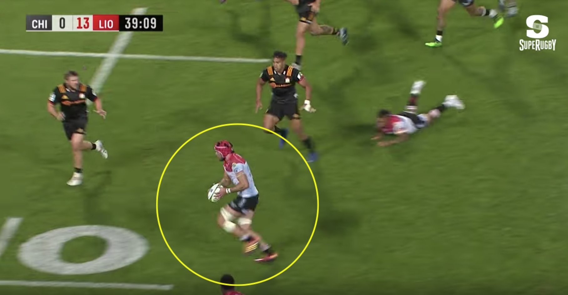 WATCH: Warren Whiteley proves he is still South Africa's Messiah with outrageous skill that no forward should be able to use