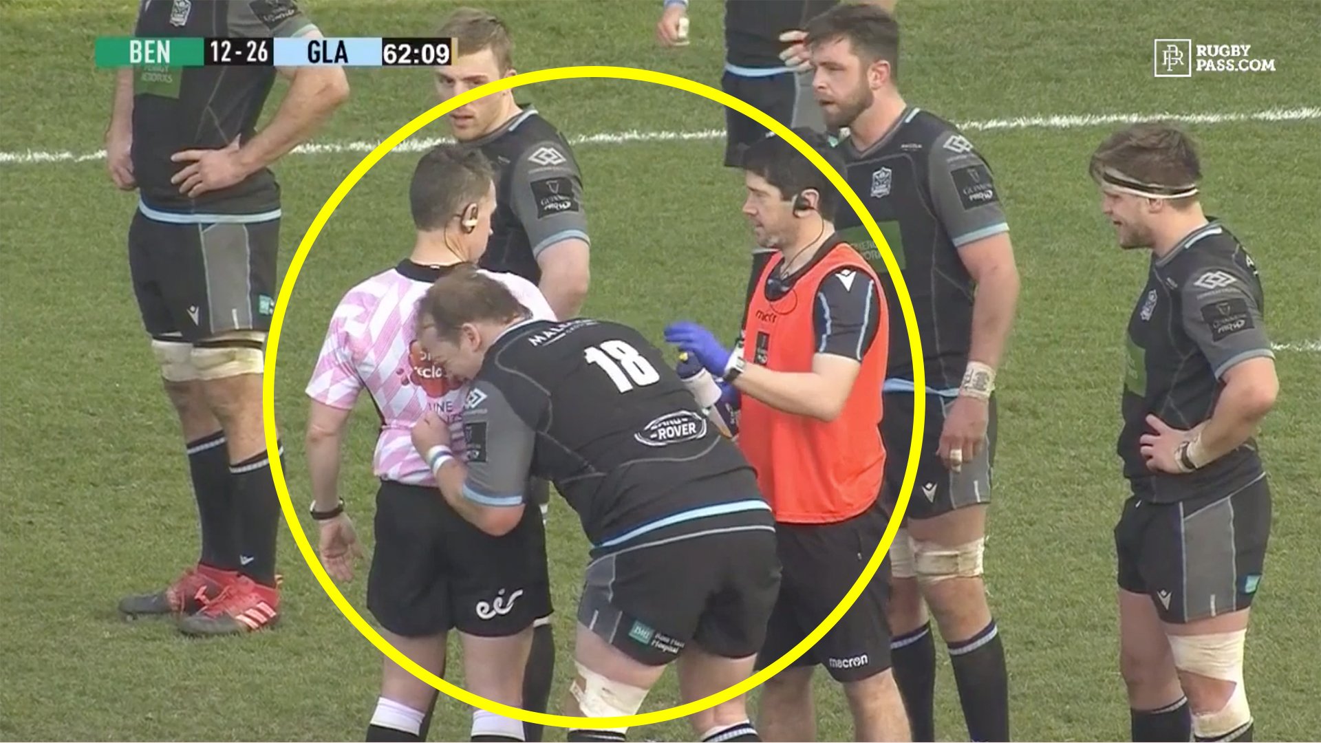 This simple act of kindness from Nigel Owens is amazing rugby fans around the World