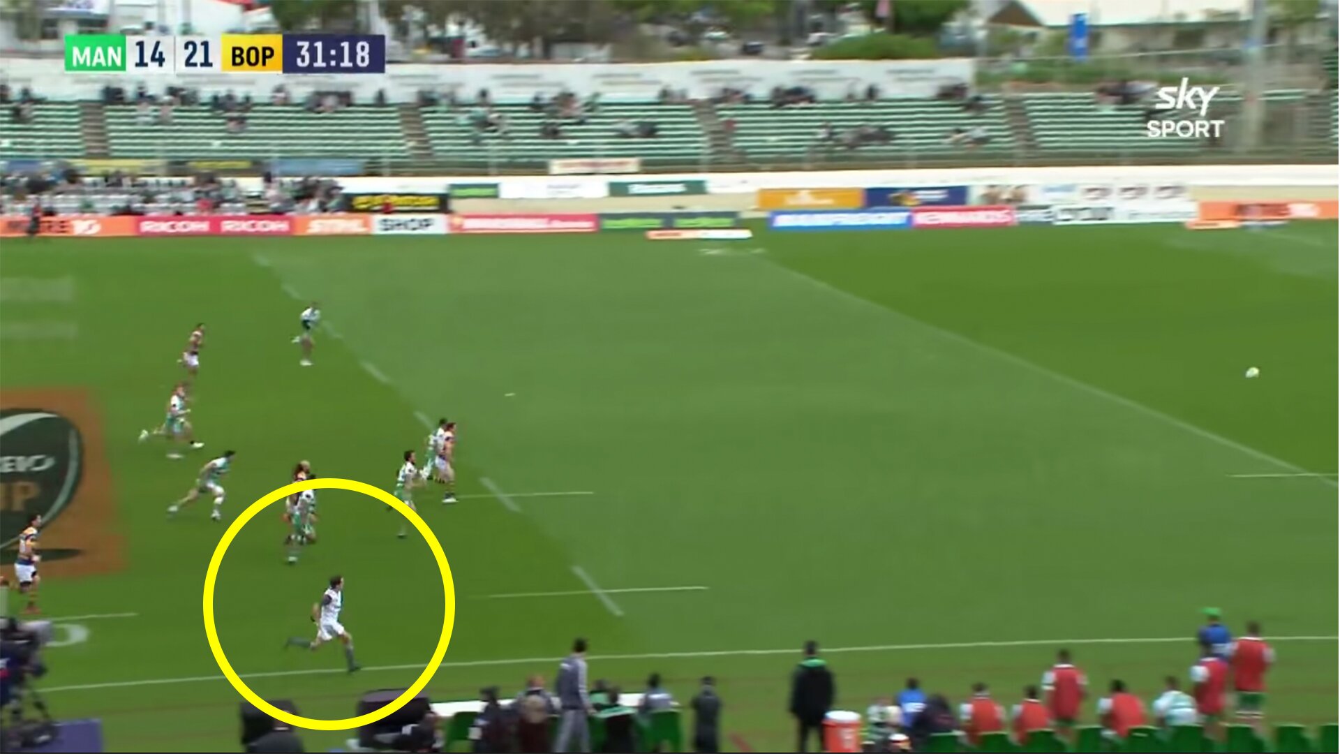 Fans are stunned at the incredible speed of a linesman in a rugby