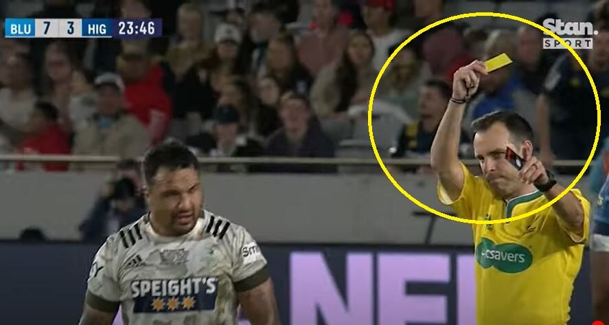 Ref bottles obvious red card in Super Rugby Trans Tasman final