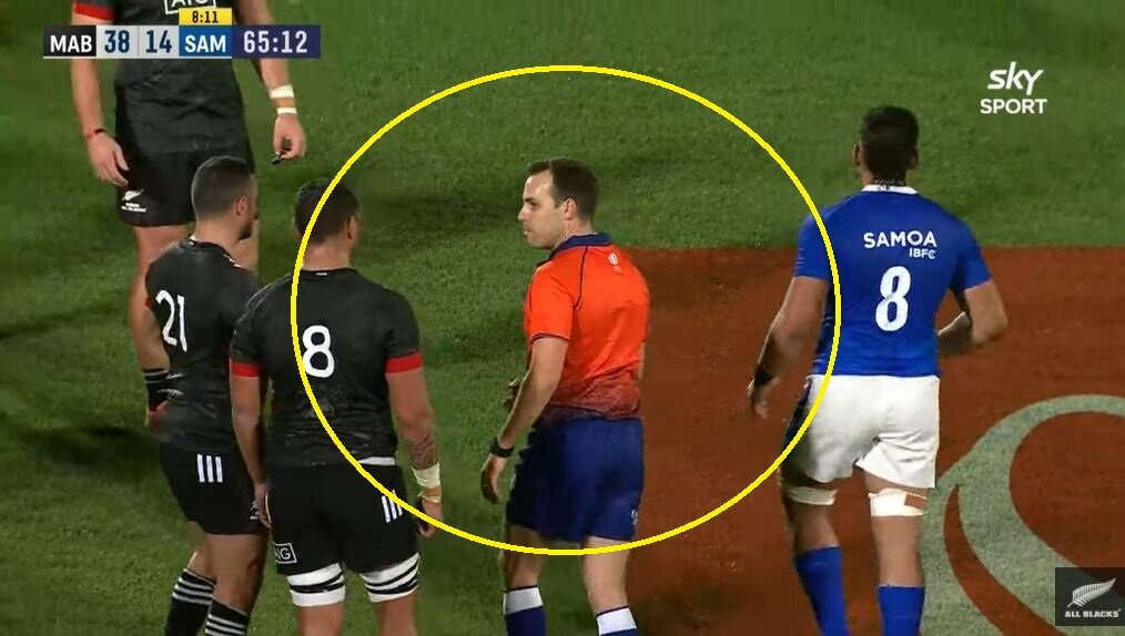 It looked like a sure red but crowd end up applauding ref's great call