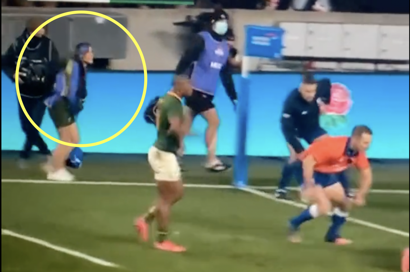 The clip that has caused a Twitter storm after England's win over Boks