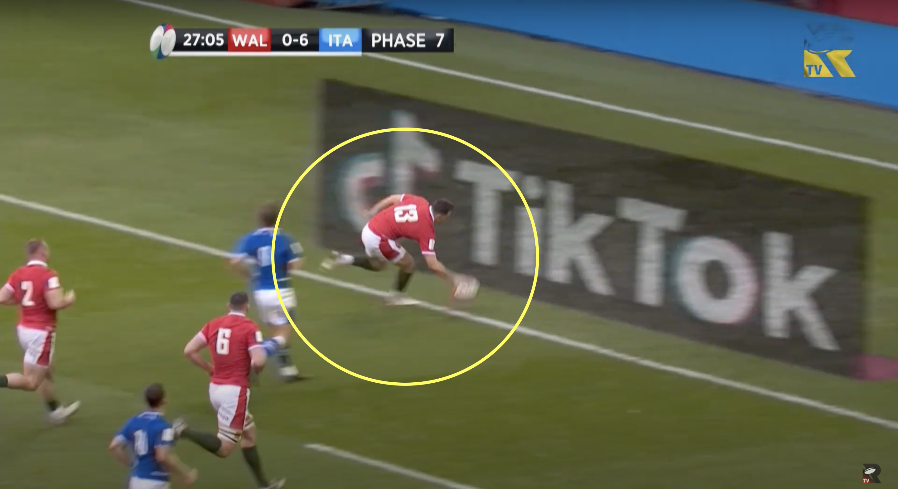 Almost entire Welsh team touch the ball in silky try