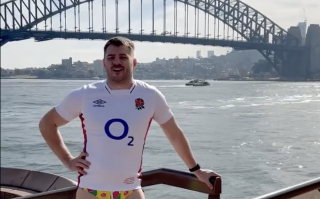 Mitchell hilariously butchers English national anthem after losing Marler bet