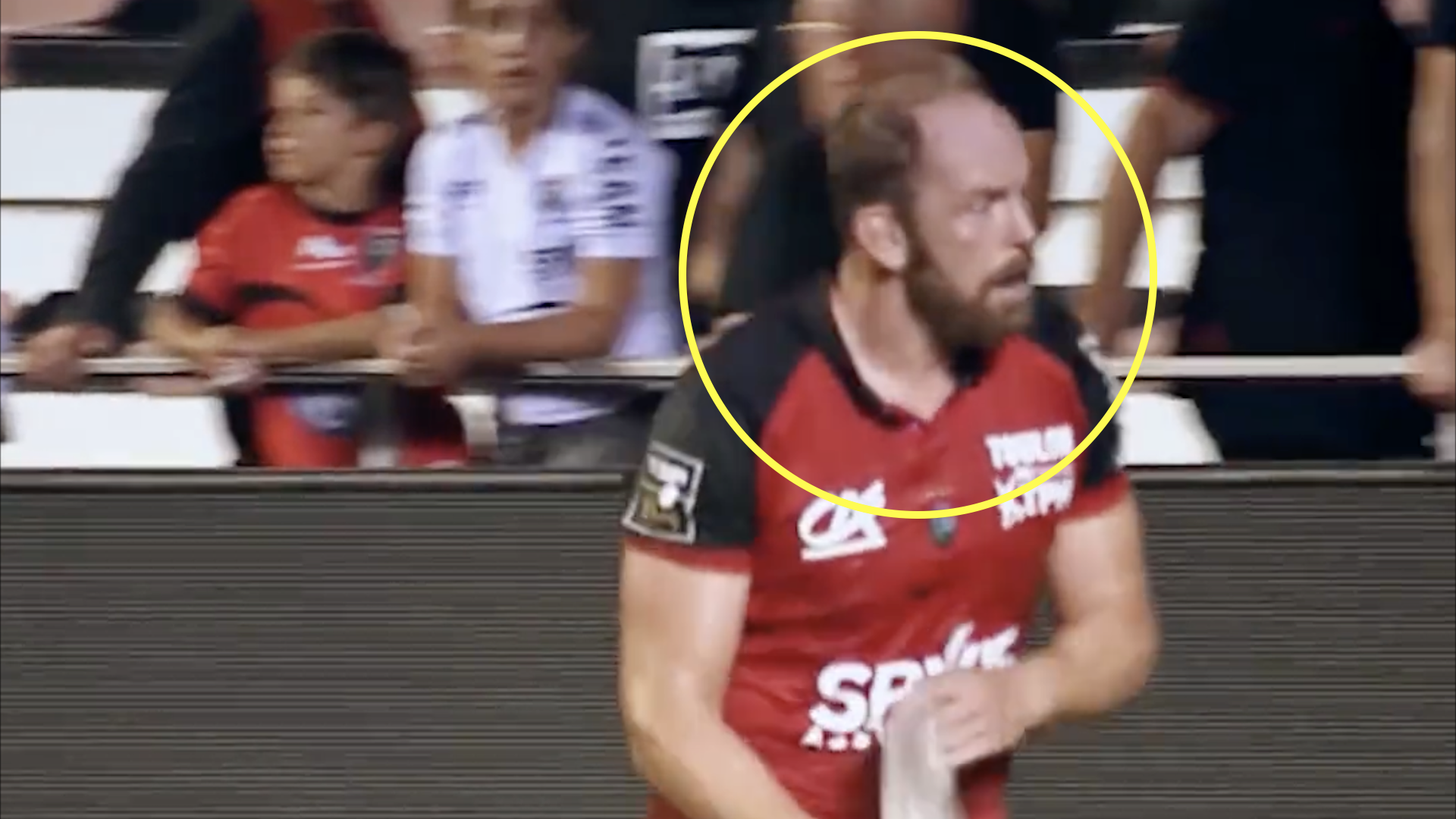 Alun Wyn Jones immediately wins over Toulon public with post-match act of class