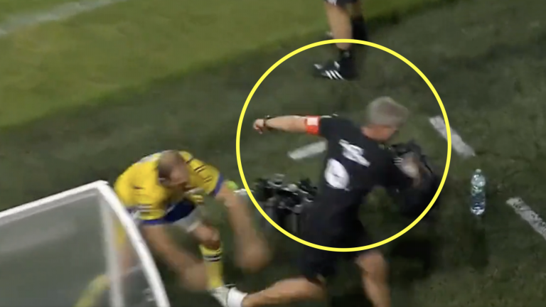 Ronan O'Gara attacked by Argentina international in touchline fight